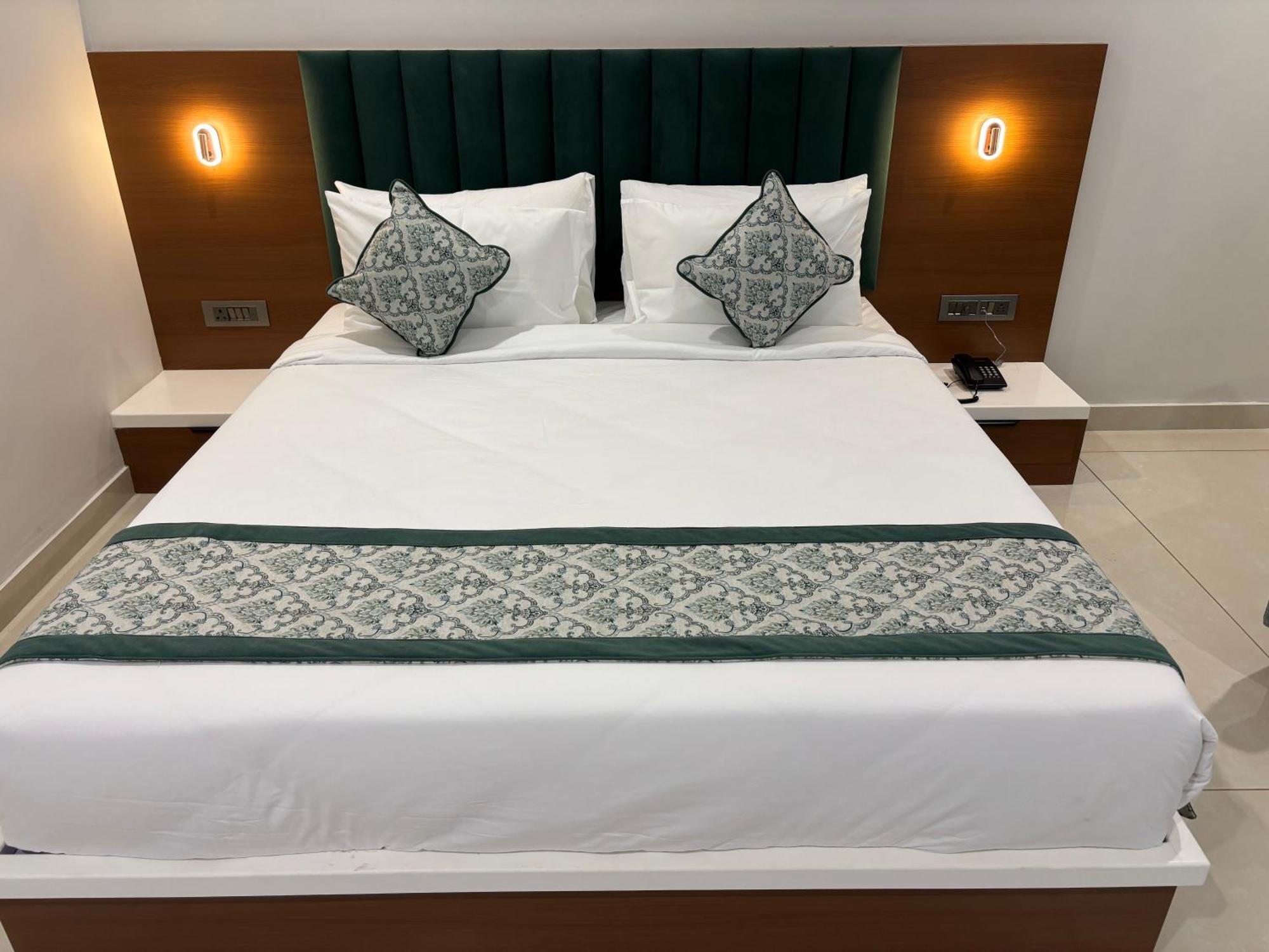 Hotel The Crown Inn Jhunjhunu Kültér fotó